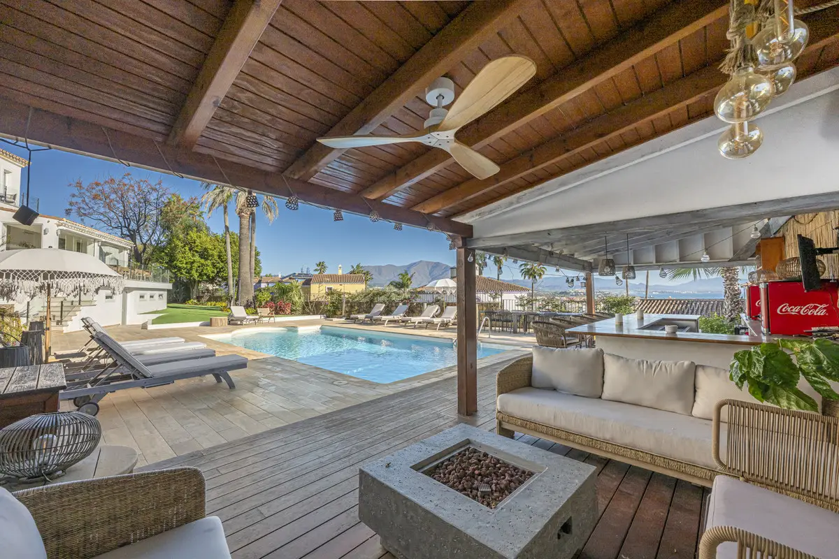 Detached Villa for sale in La Duquesa — photo 1