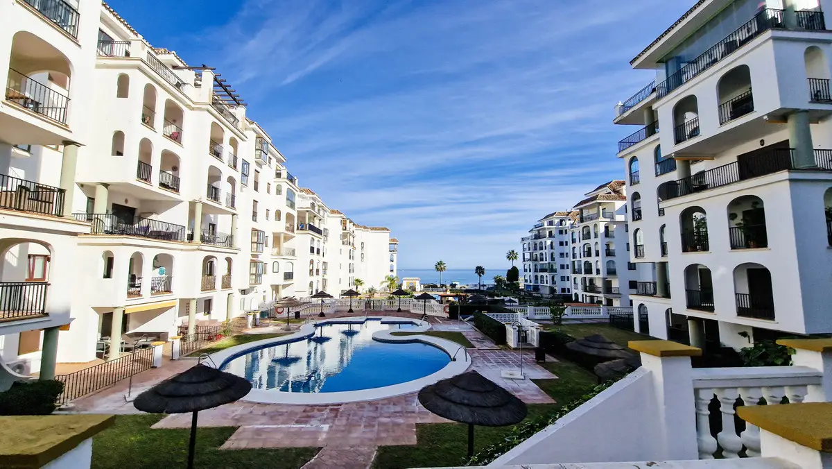 Ground Floor Apartment for sale in La Duquesa — photo 1