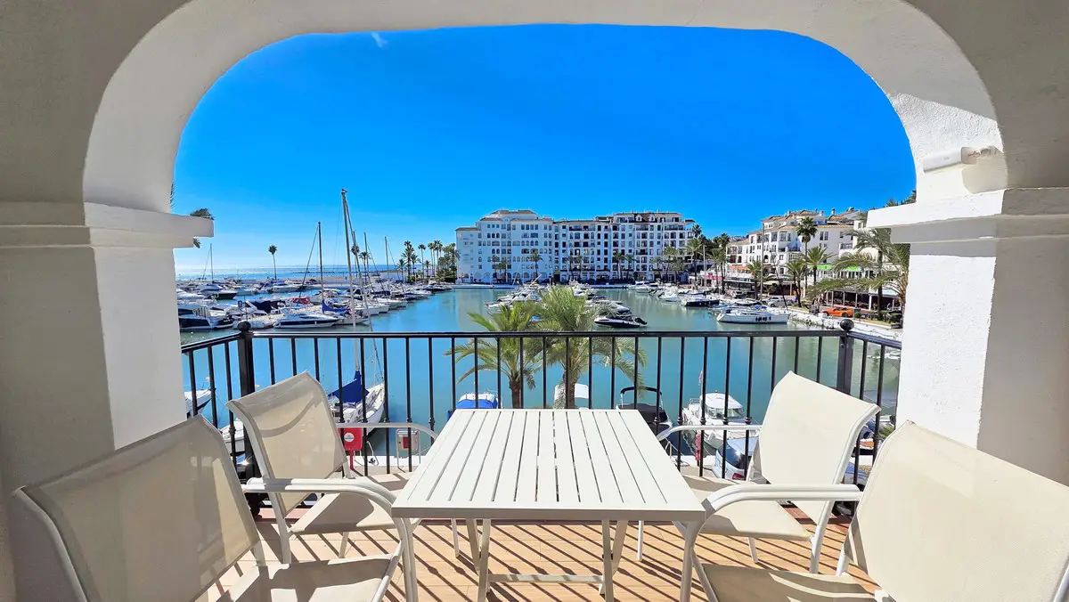 Middle Floor Apartment for sale in La Duquesa — photo 1