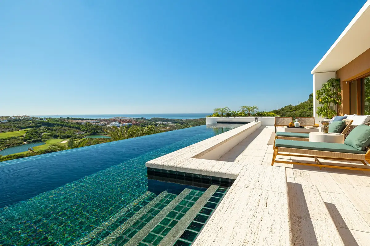 Detached Villa for sale in Casares — photo 1