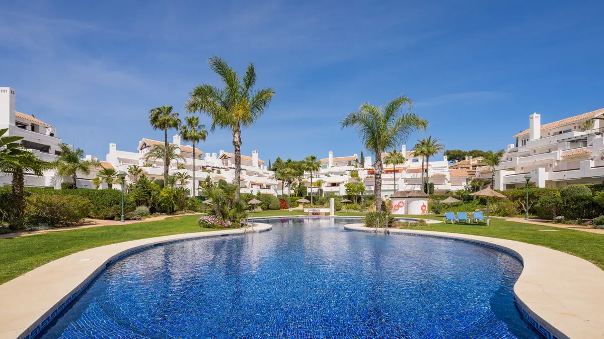Middle Floor Apartment for sale in Marbella — photo 1