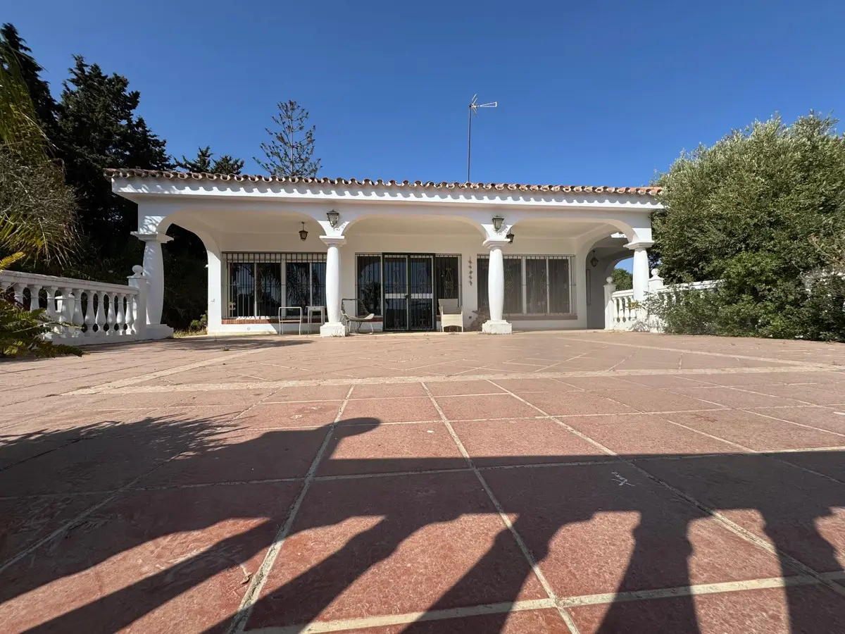 Detached Villa for sale in Estepona — photo 1