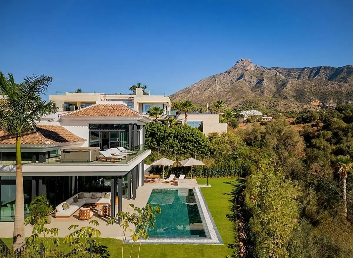 Detached Villa for sale in The Golden Mile — photo 1
