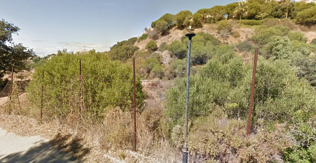 Land for sale in Elviria — photo 1