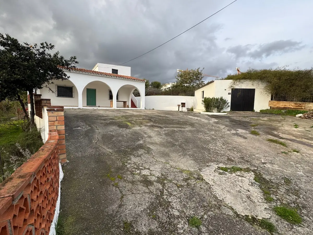 Detached Villa for sale in Estepona — photo 1