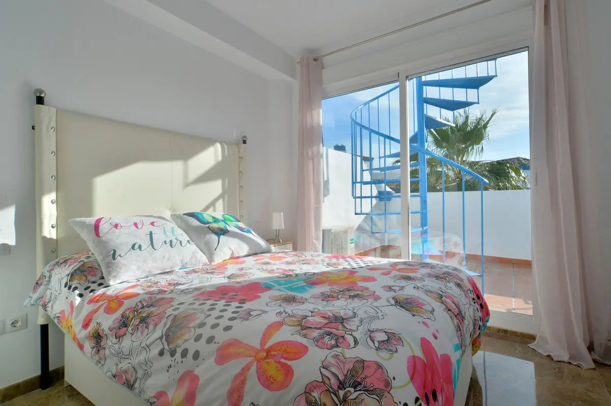Top Floor Apartment for sale in Estepona — photo 1