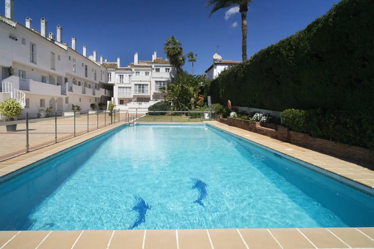 Townhouse for sale in Puerto Banús — photo 1
