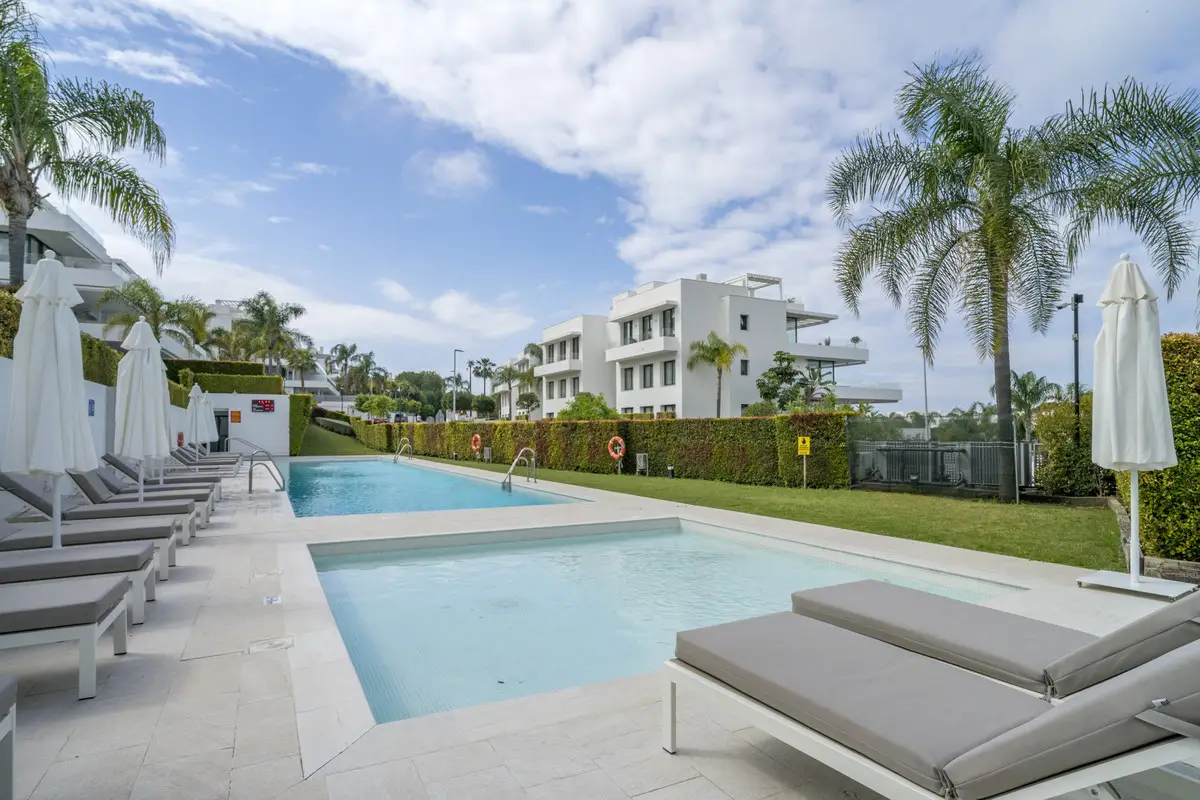 Penthouse for sale in Estepona — photo 1