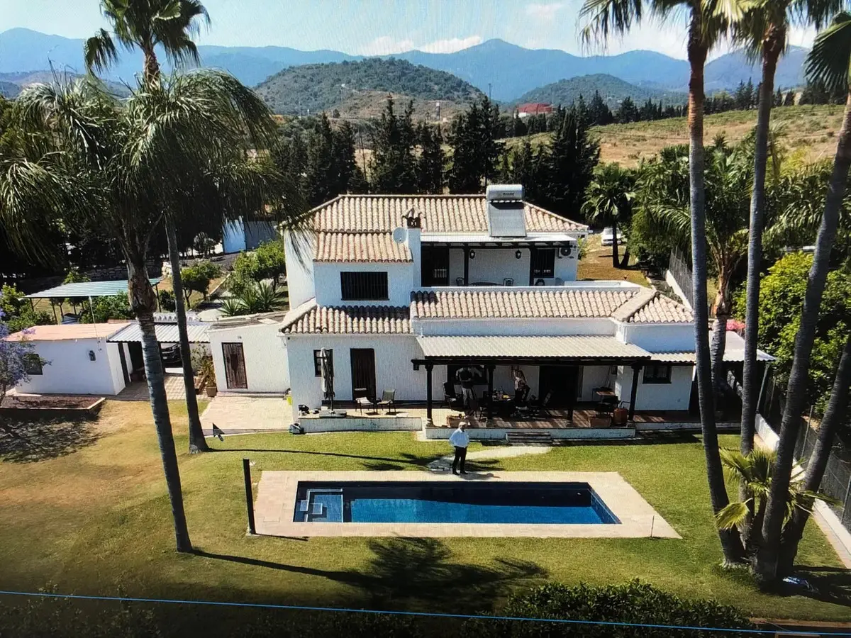 Finca - Cortijo for sale in Estepona — photo 1
