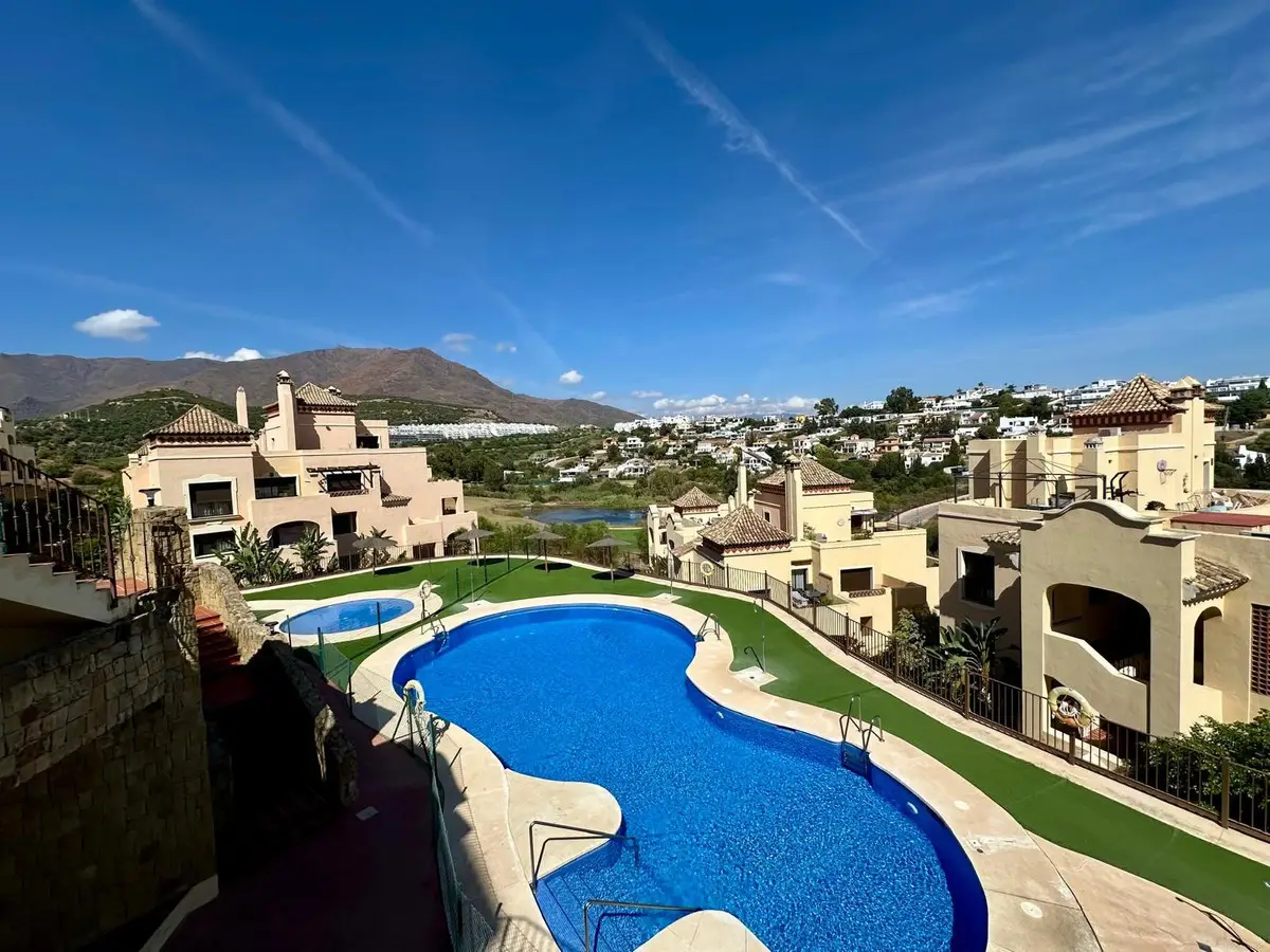 Penthouse for sale in Estepona — photo 1