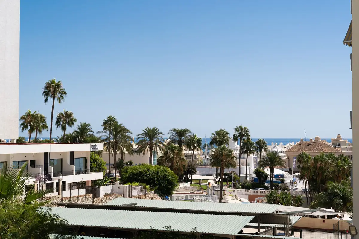 Middle Floor Apartment for sale in Benalmadena Costa — photo 1