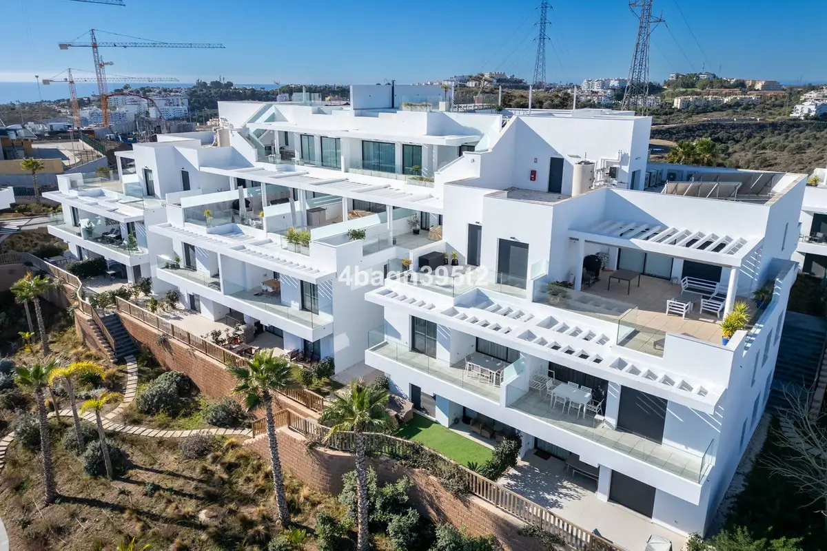 Middle Floor Apartment for sale in La Cala de Mijas — photo 1