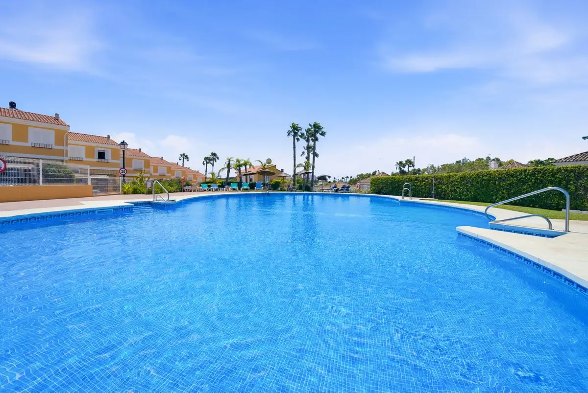 Townhouse for sale in La Duquesa — photo 1