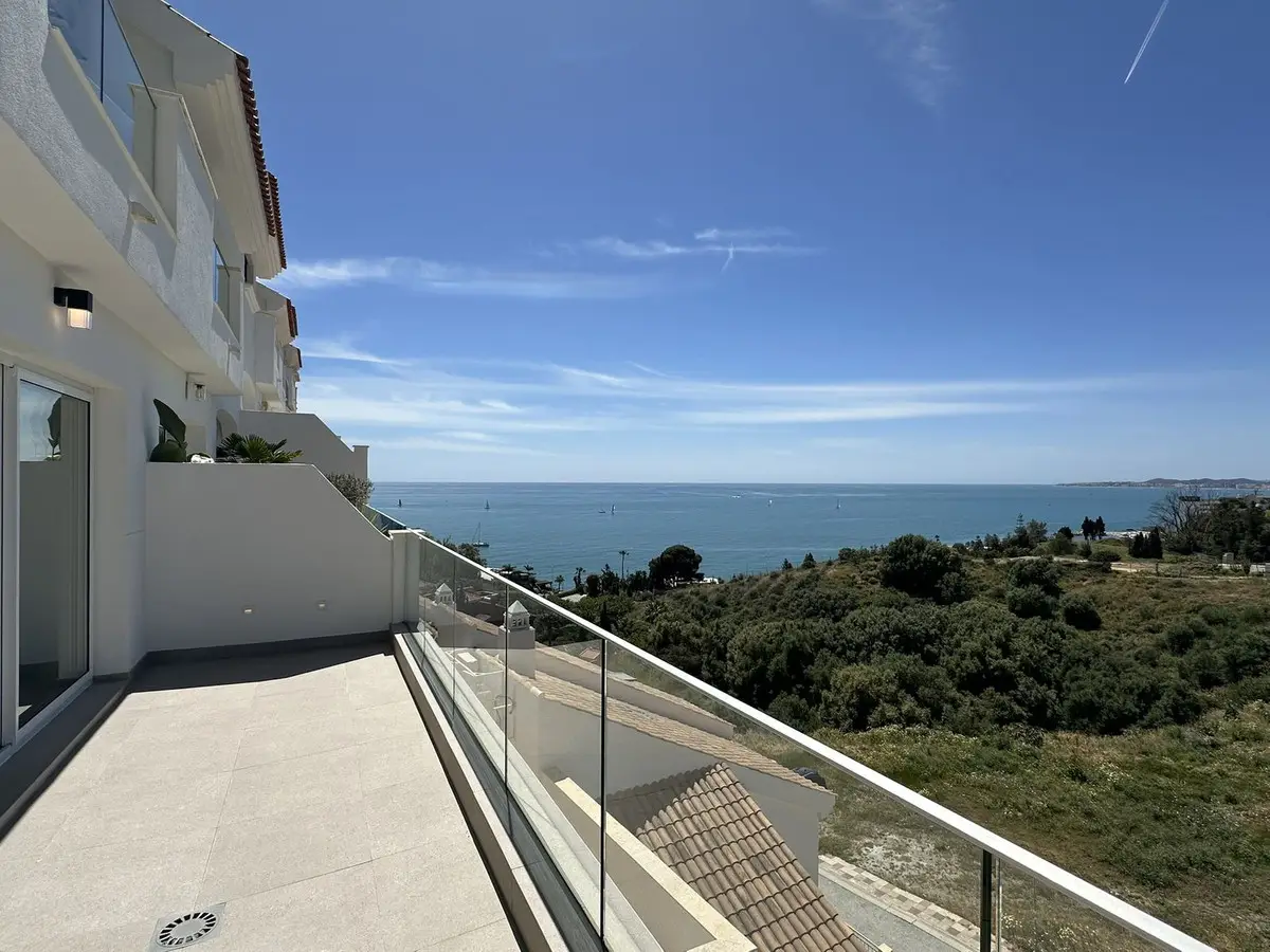 Casa adosada en venta en Torrequebrada — foto 1