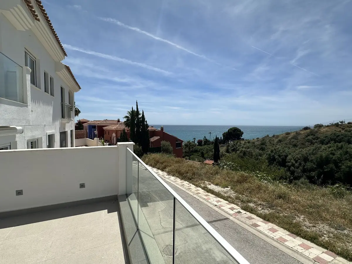 Townhouse for sale in Torrequebrada — photo 1