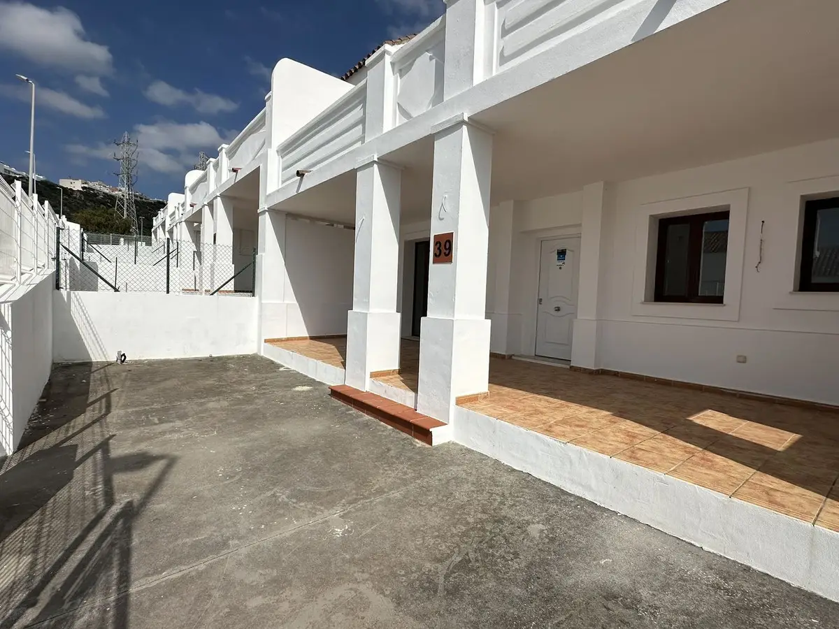 Townhouse for sale in Doña Julia — photo 1