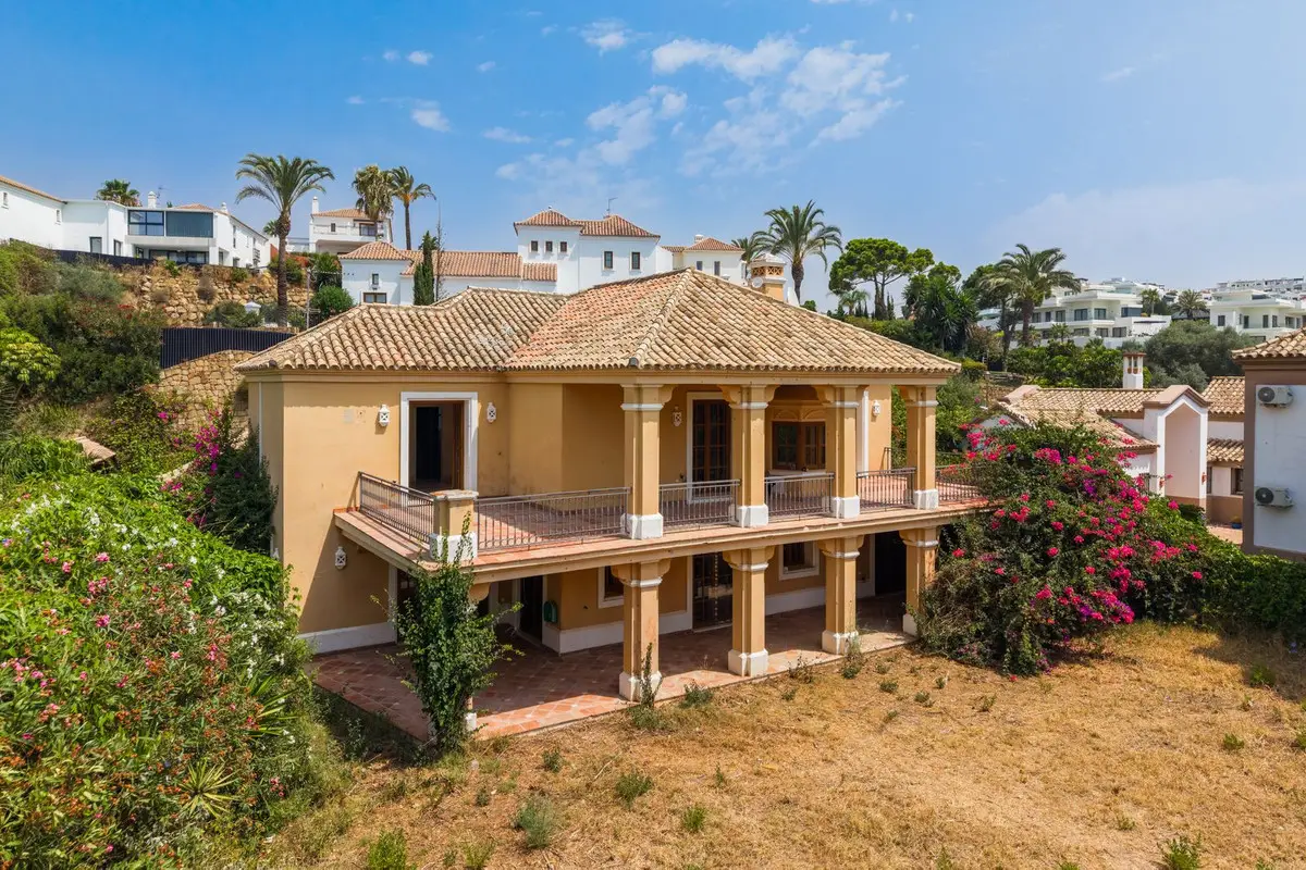 Detached Villa for sale in Estepona — photo 1