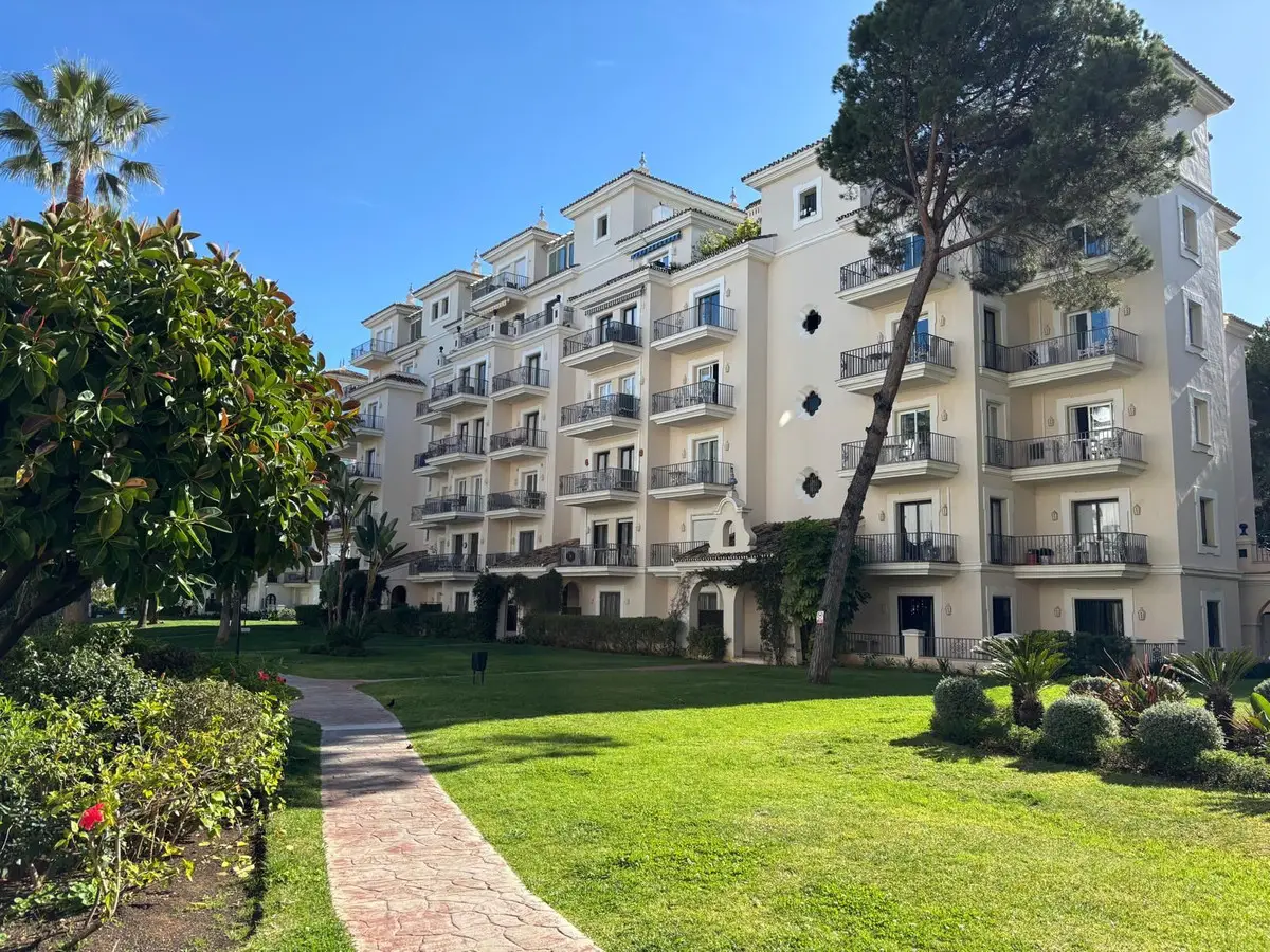 Middle Floor Apartment for sale in Nueva Andalucía — photo 1