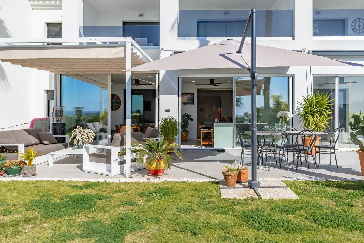 Ground Floor Apartment for sale in Estepona — photo 1
