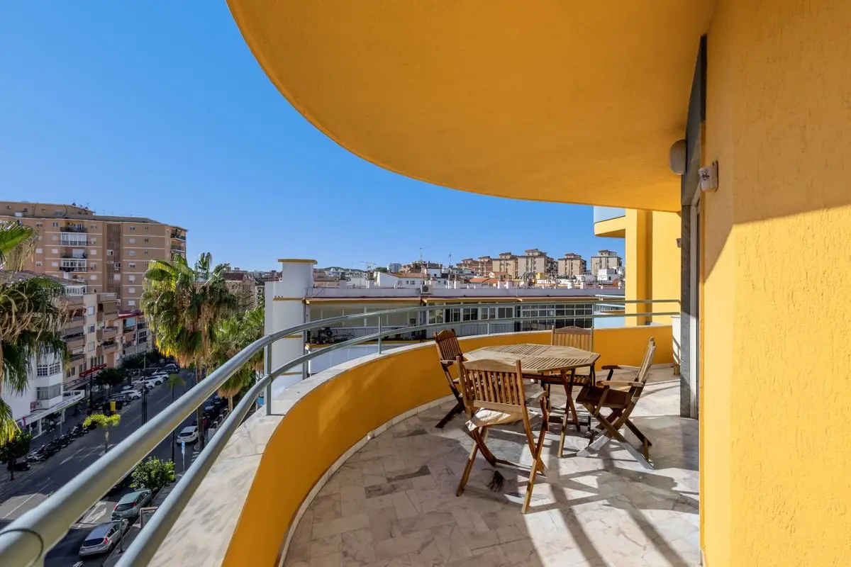 Middle Floor Apartment for sale in Fuengirola — photo 1