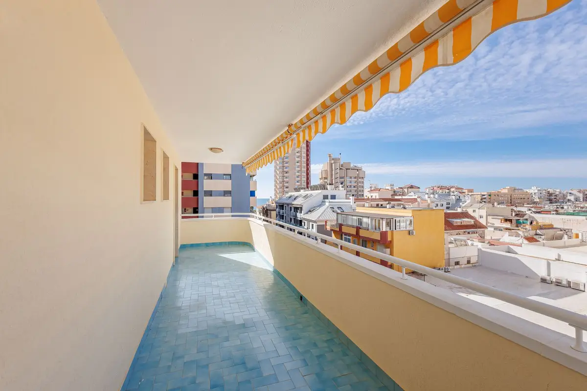 Middle Floor Apartment for sale in Fuengirola — photo 1