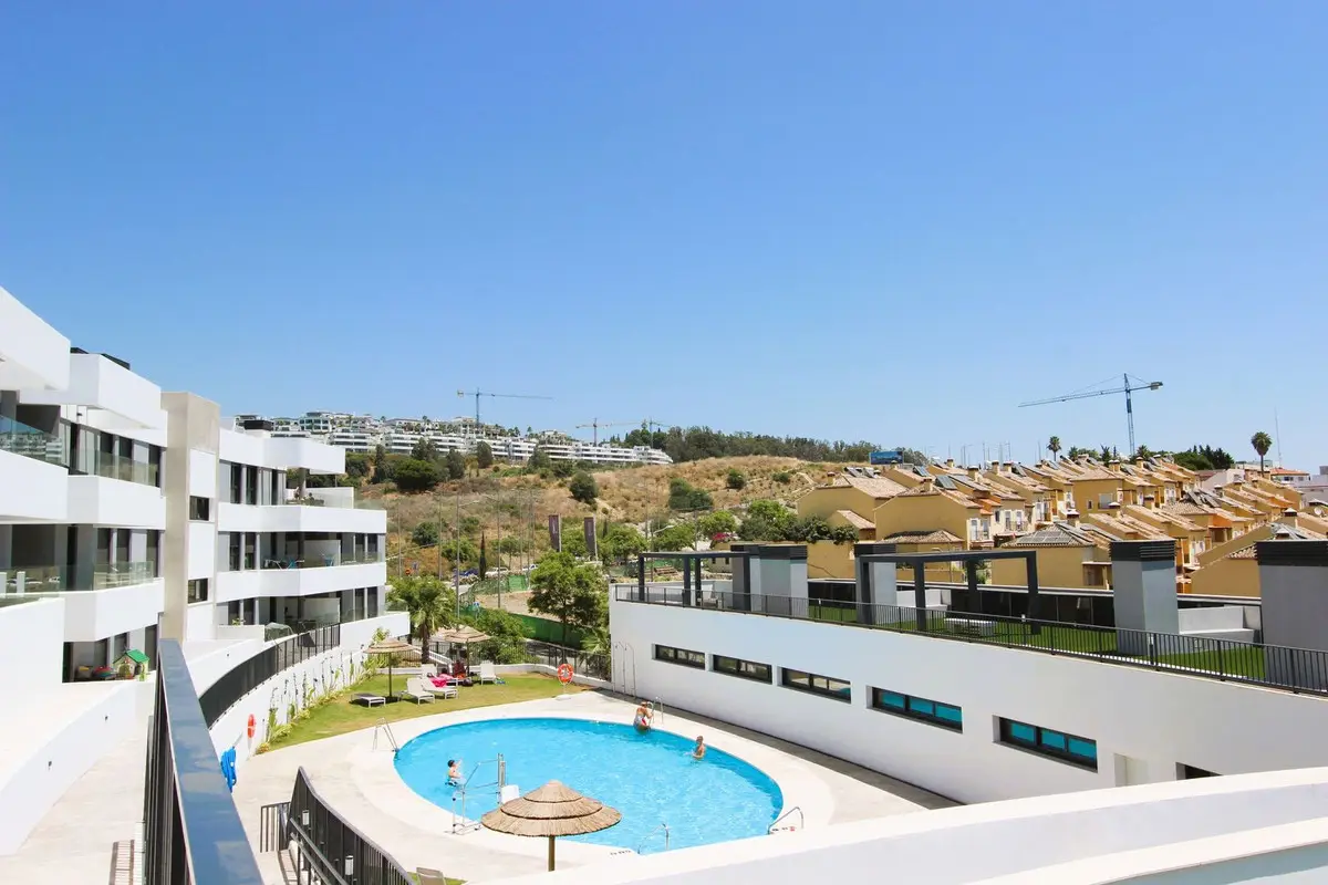 Middle Floor Apartment for sale in Estepona — photo 1