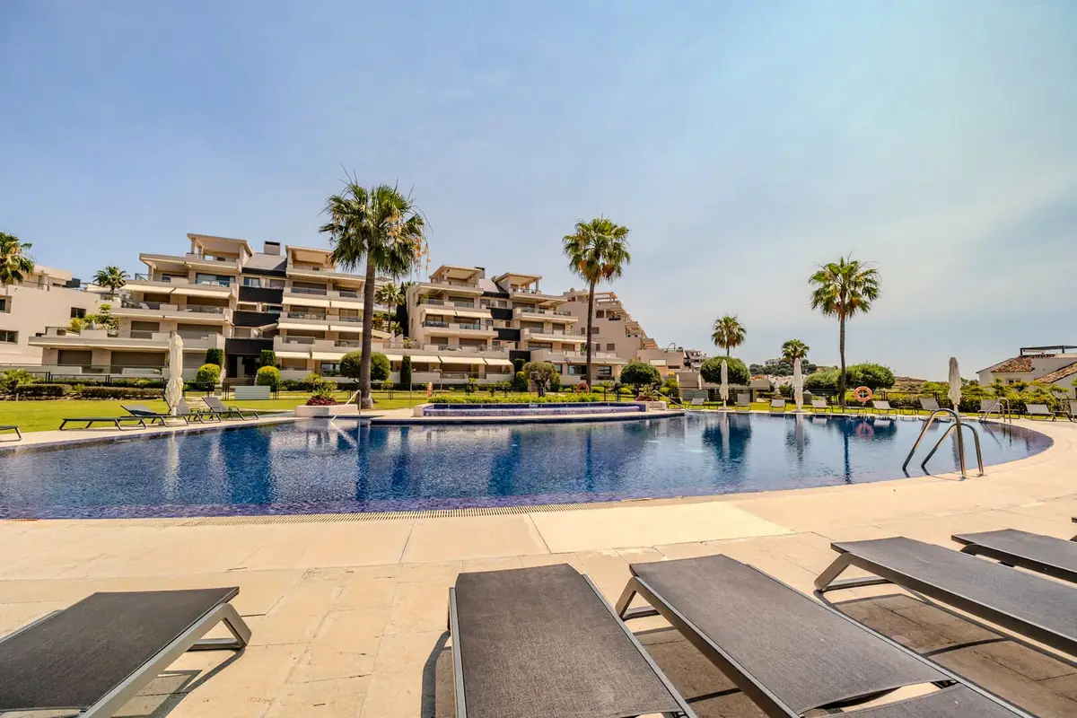 Ground Floor Apartment for sale in Benahavís — photo 1