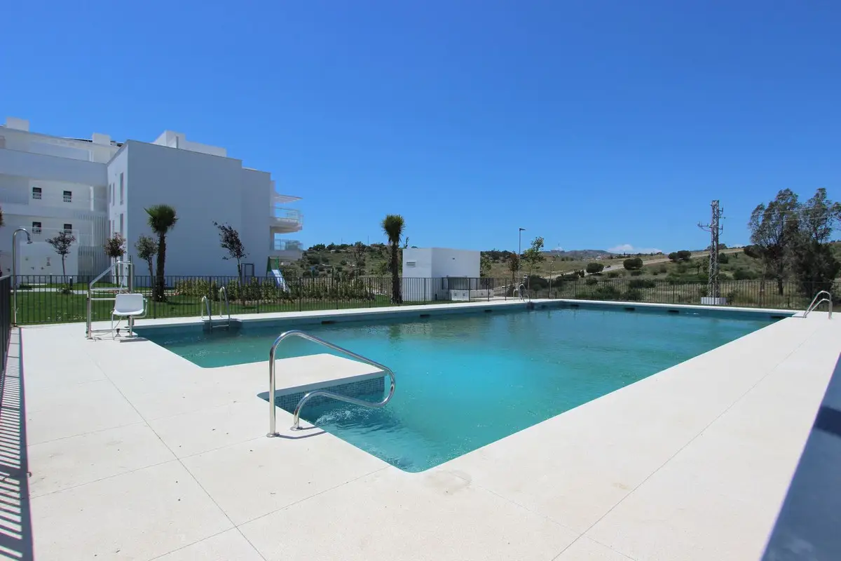 Middle Floor Apartment for sale in La Cala de Mijas — photo 1