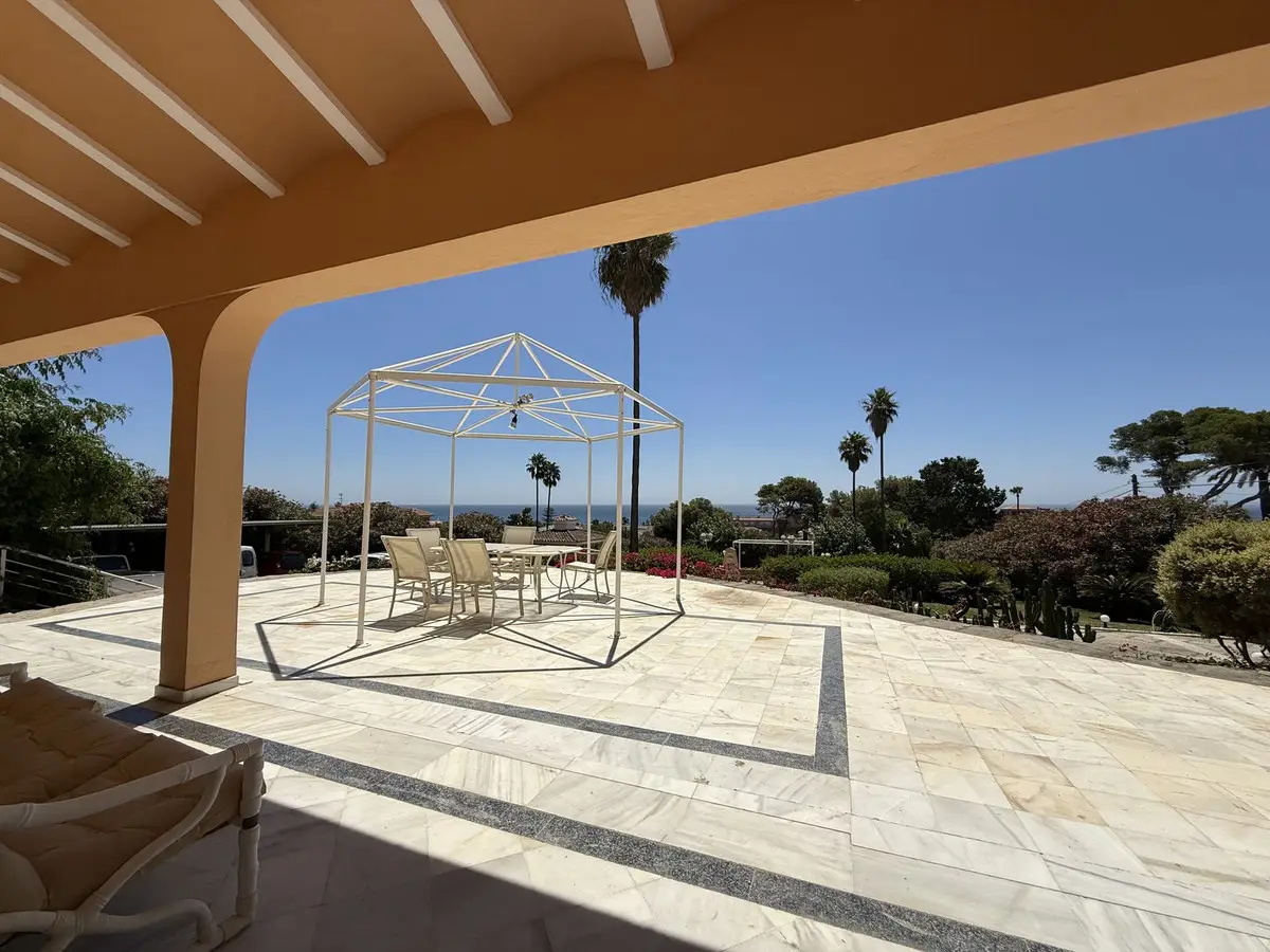 Detached Villa for sale in Estepona — photo 1