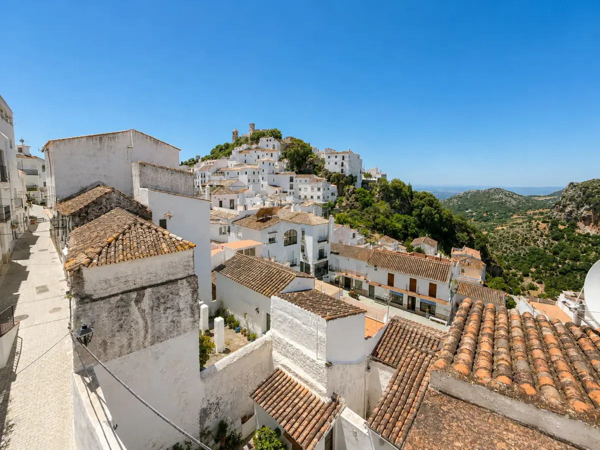 Semi-Detached House for sale in Casares — photo 1