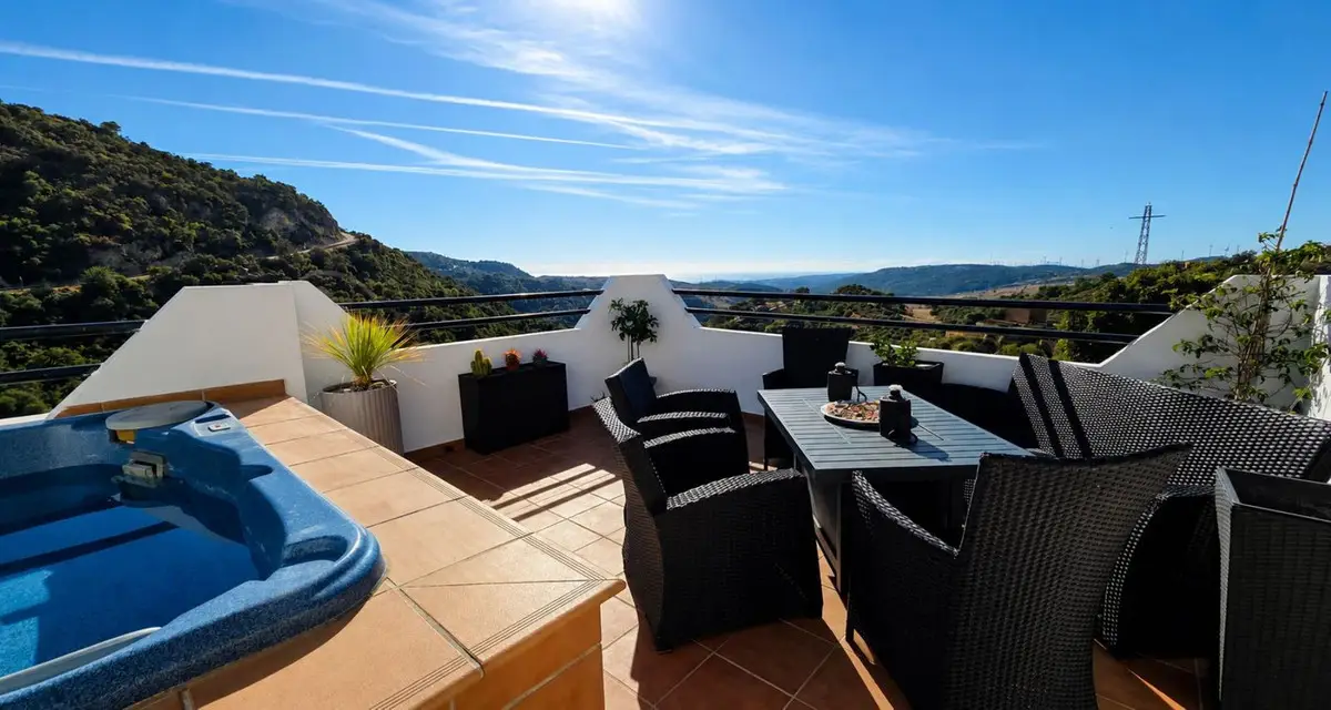 Semi-Detached House for sale in Casares — photo 1