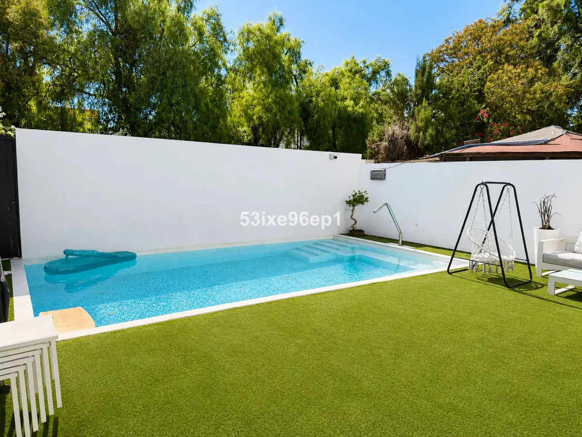 Semi-Detached House for sale in Nueva Andalucía — photo 1