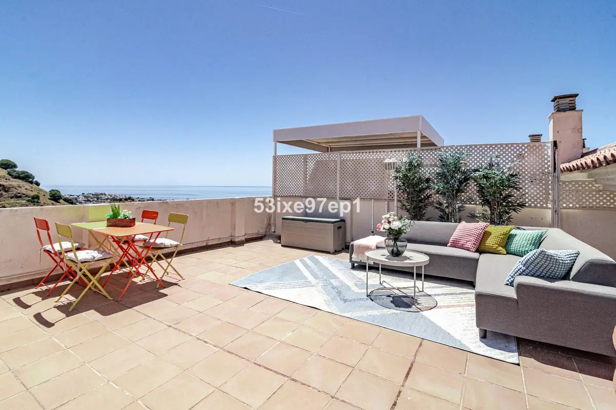 Penthouse for sale in Calahonda — photo 1
