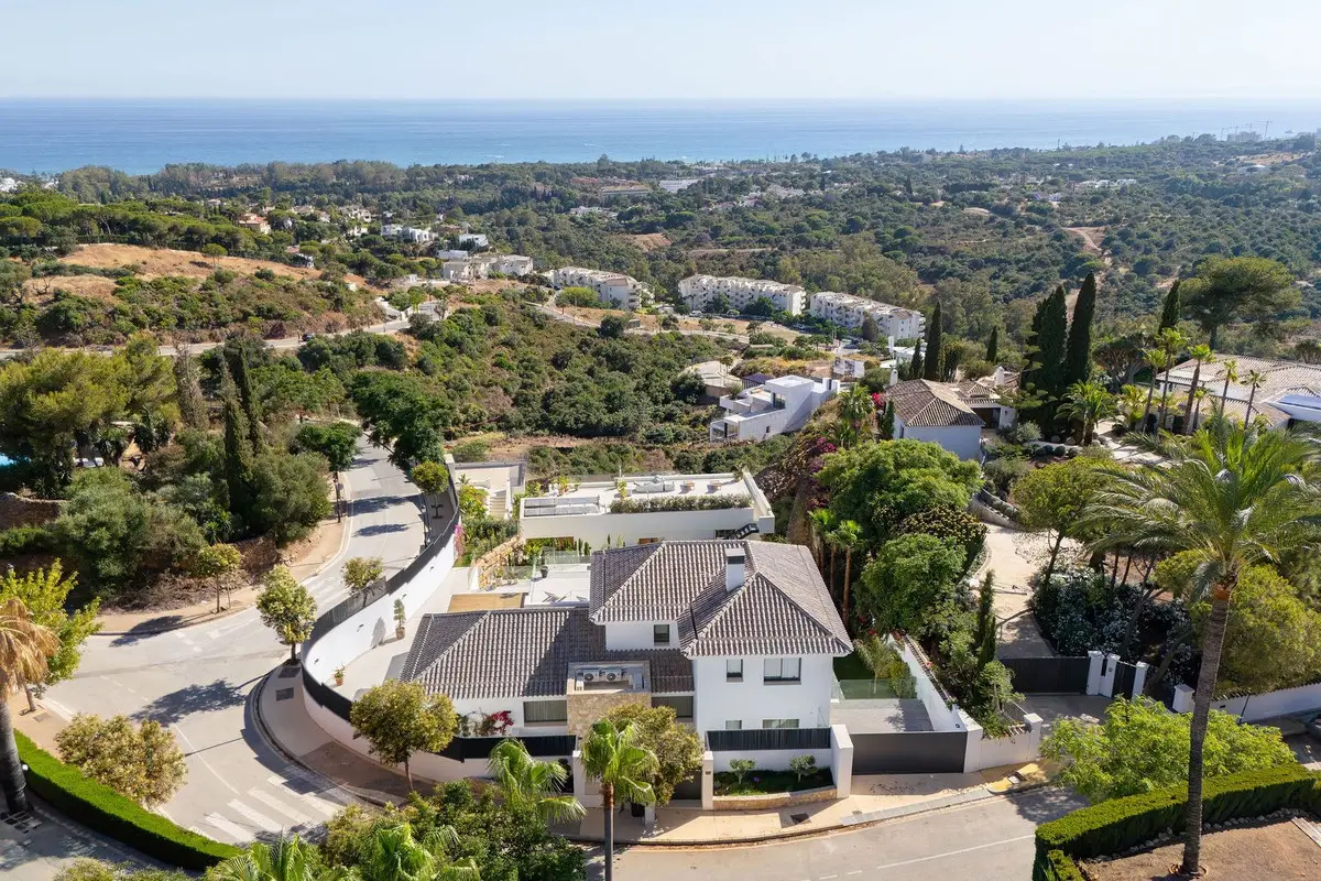 Detached Villa for sale in Elviria — photo 1