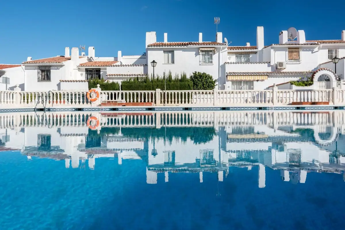 Townhouse for sale in Estepona — photo 1