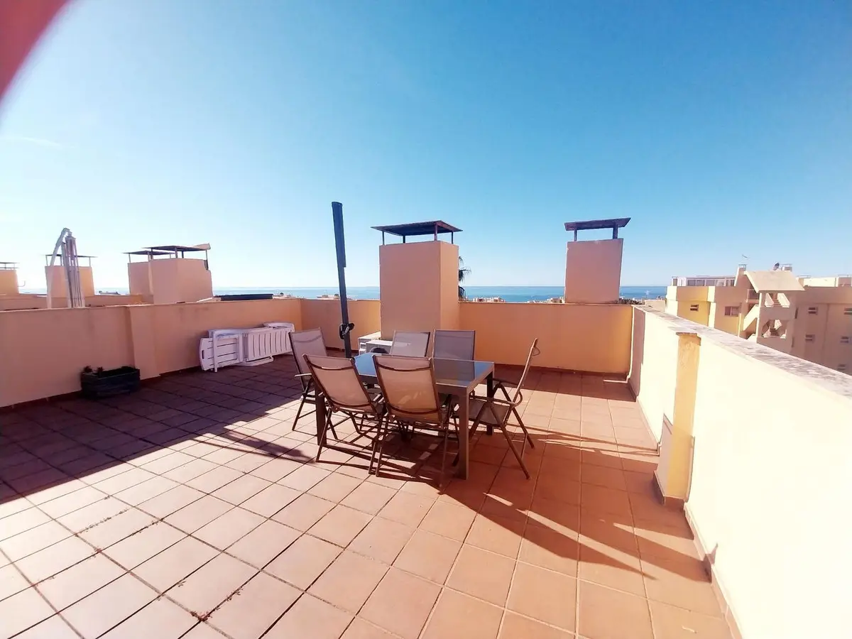 Penthouse for sale in Calahonda — photo 1