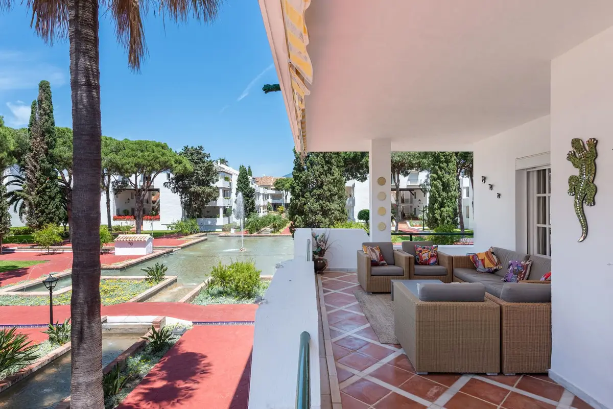 Middle Floor Apartment for sale in El Presidente — photo 1