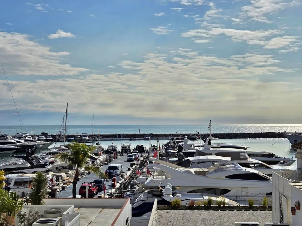 Middle Floor Studio for sale in Puerto Banús — photo 1