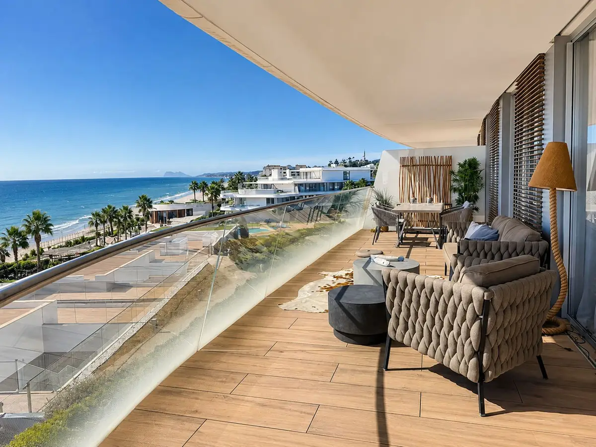 Middle Floor Apartment for sale in Estepona — photo 1