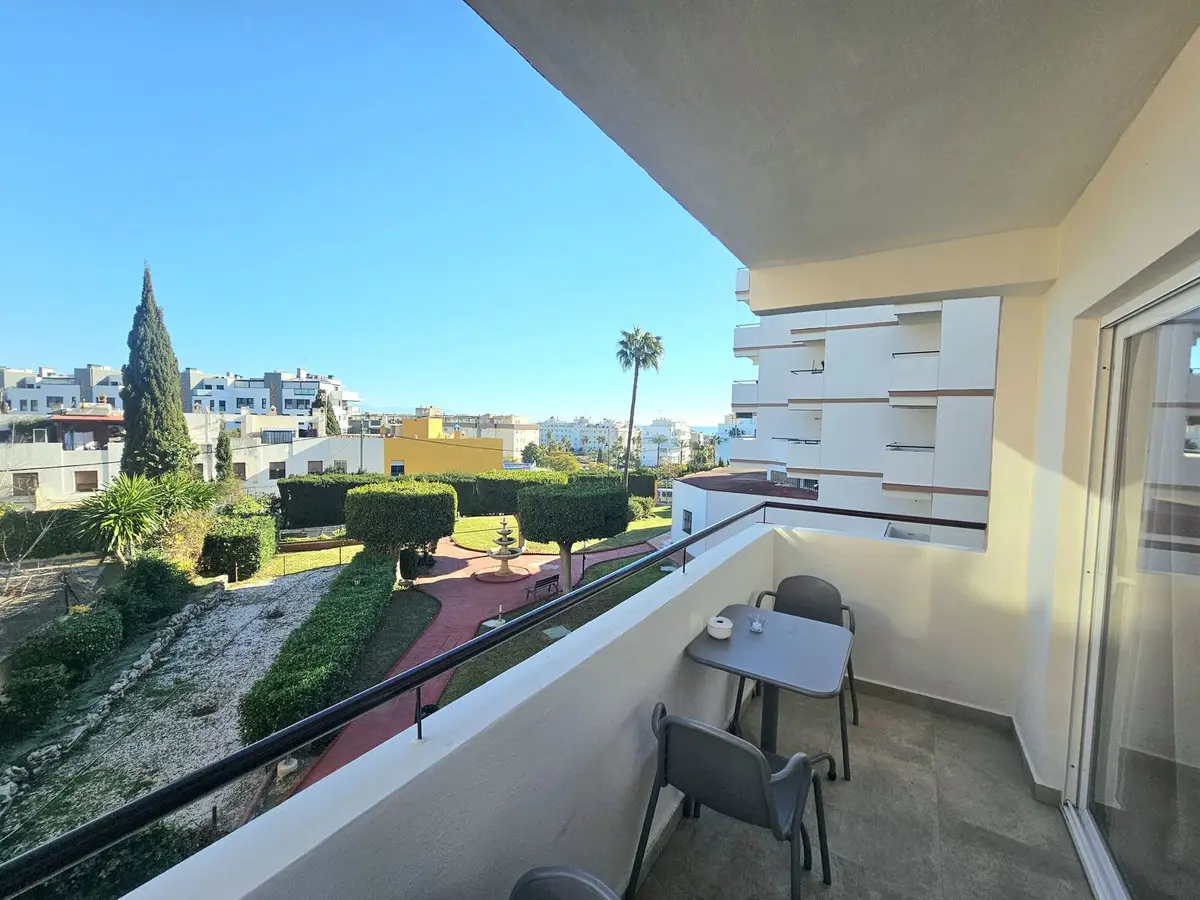 Middle Floor Apartment for sale in La Colina — photo 1