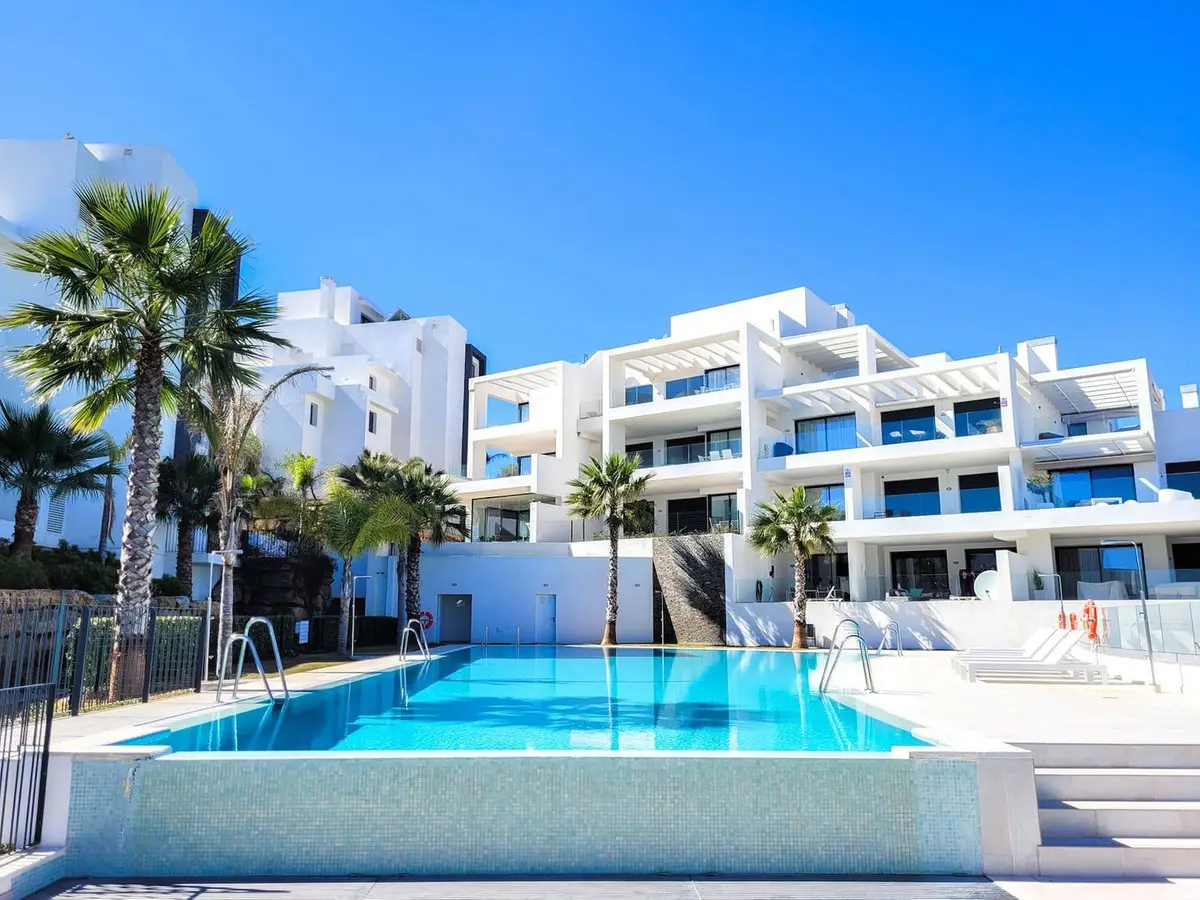Middle Floor Apartment for sale in Estepona — photo 1