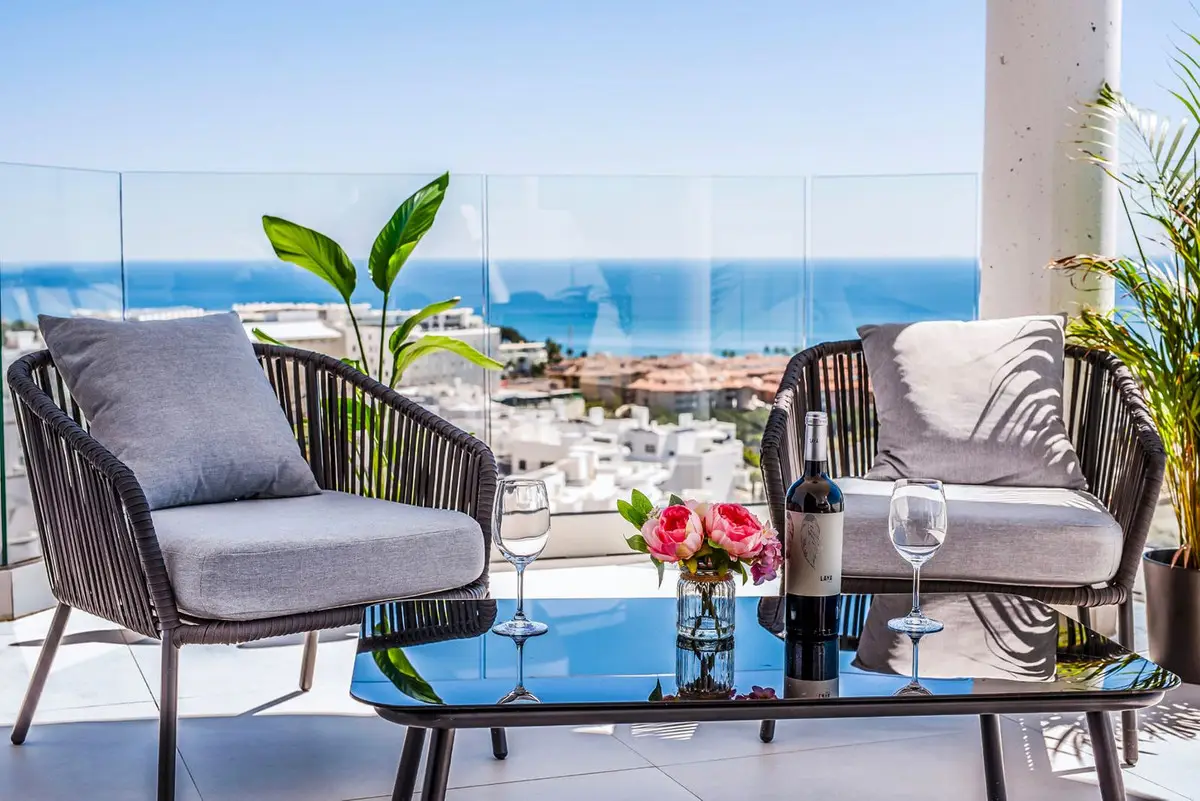 Middle Floor Apartment for sale in Fuengirola — photo 1