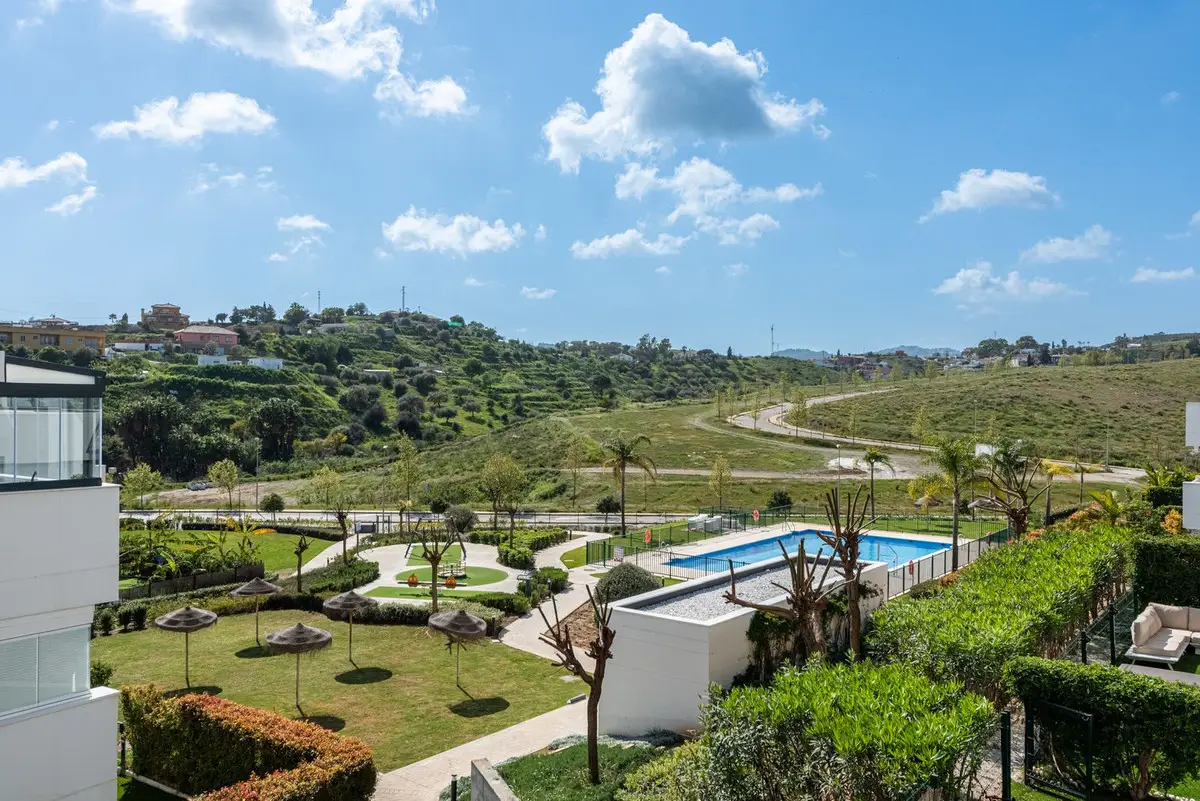 Middle Floor Apartment for sale in La Cala de Mijas — photo 1
