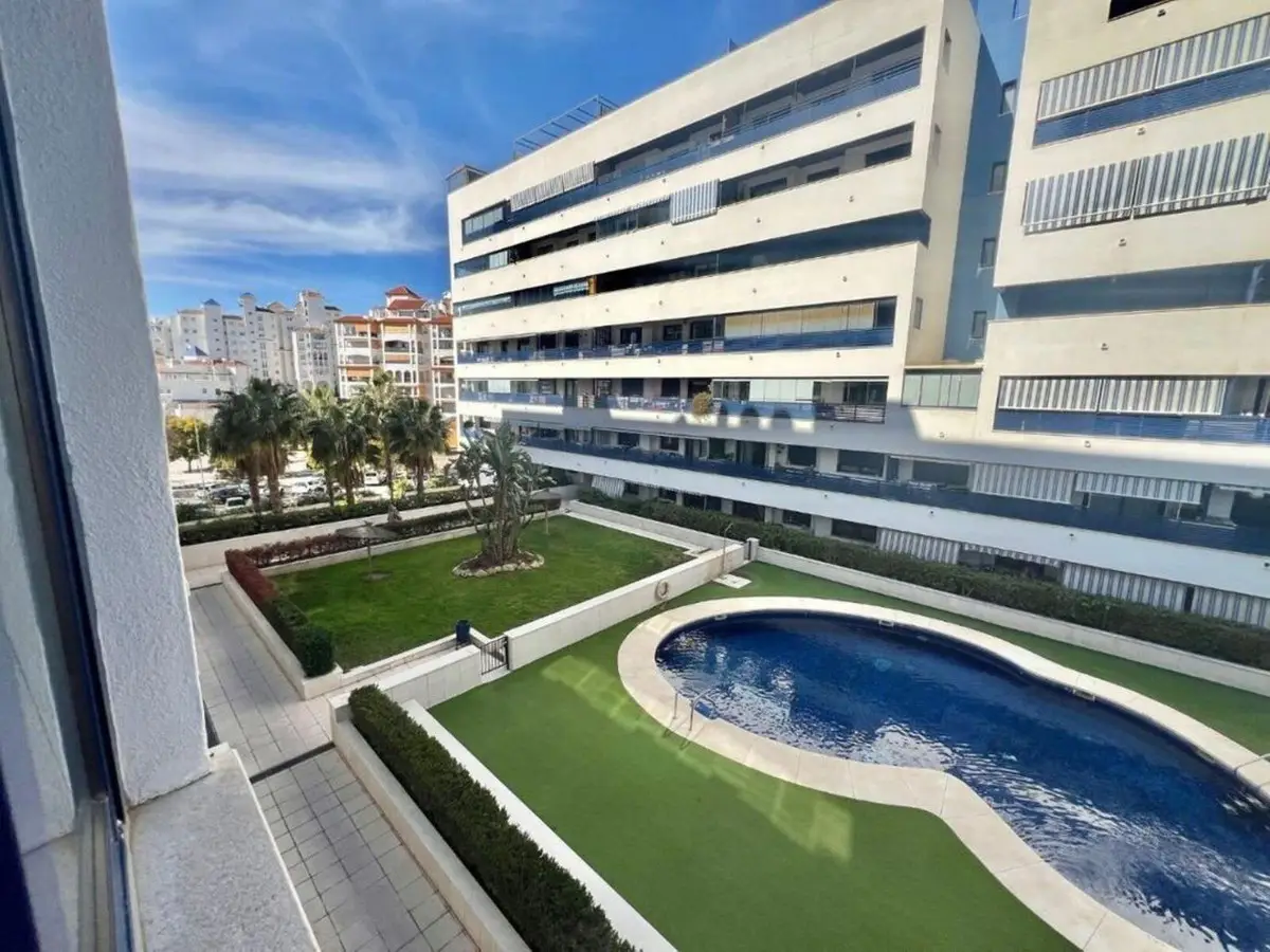 Middle Floor Apartment for sale in Estepona — photo 1