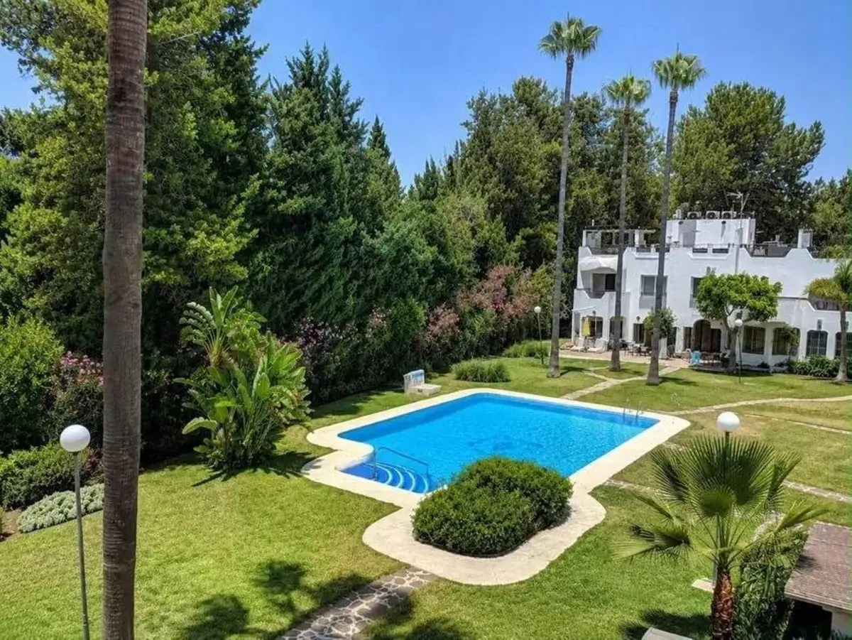 Townhouse for sale in Nueva Andalucía — photo 1