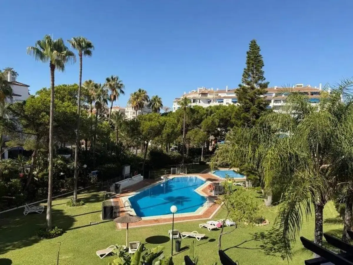 Middle Floor Apartment for sale in Puerto Banús — photo 1
