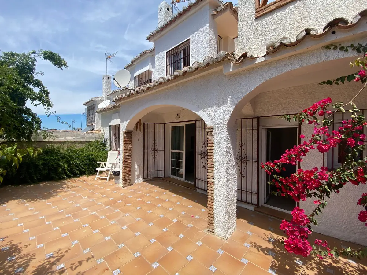 Semi-Detached House for sale in Calahonda — photo 1