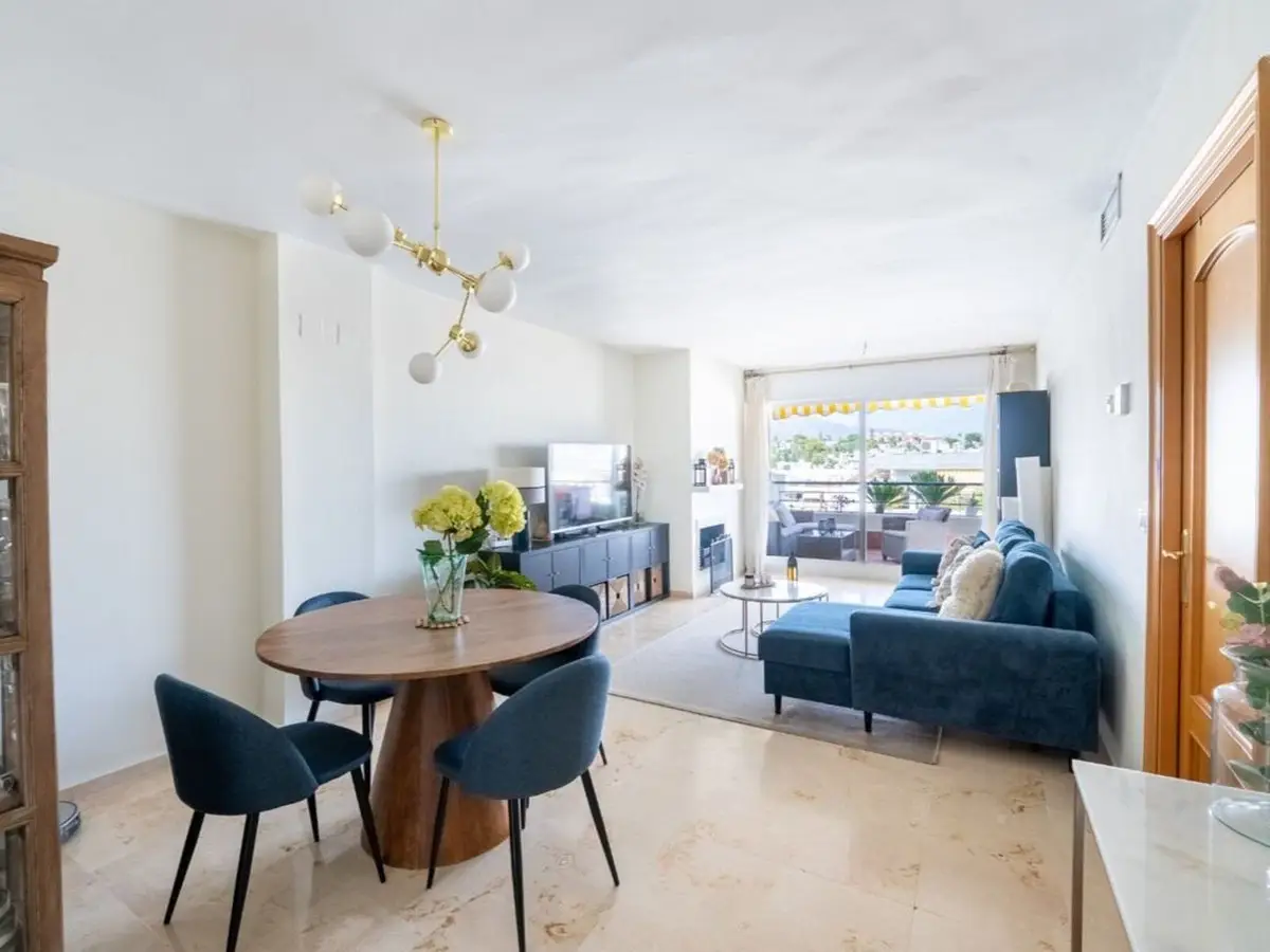 Middle Floor Apartment for sale in Guadalmina Alta — photo 1