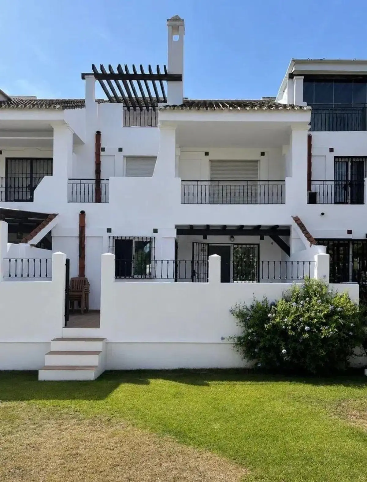 Townhouse for sale in Nueva Andalucía — photo 1