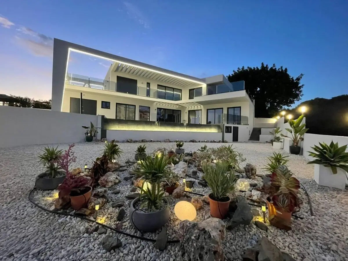 Detached Villa for sale in El Faro — photo 1